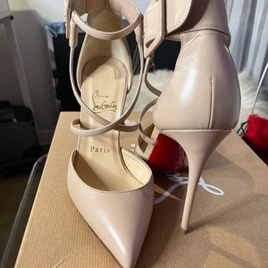 Christian Louboutin Suzanna 100 Nappa Shiny in beige. Size 36 (size 6 US)